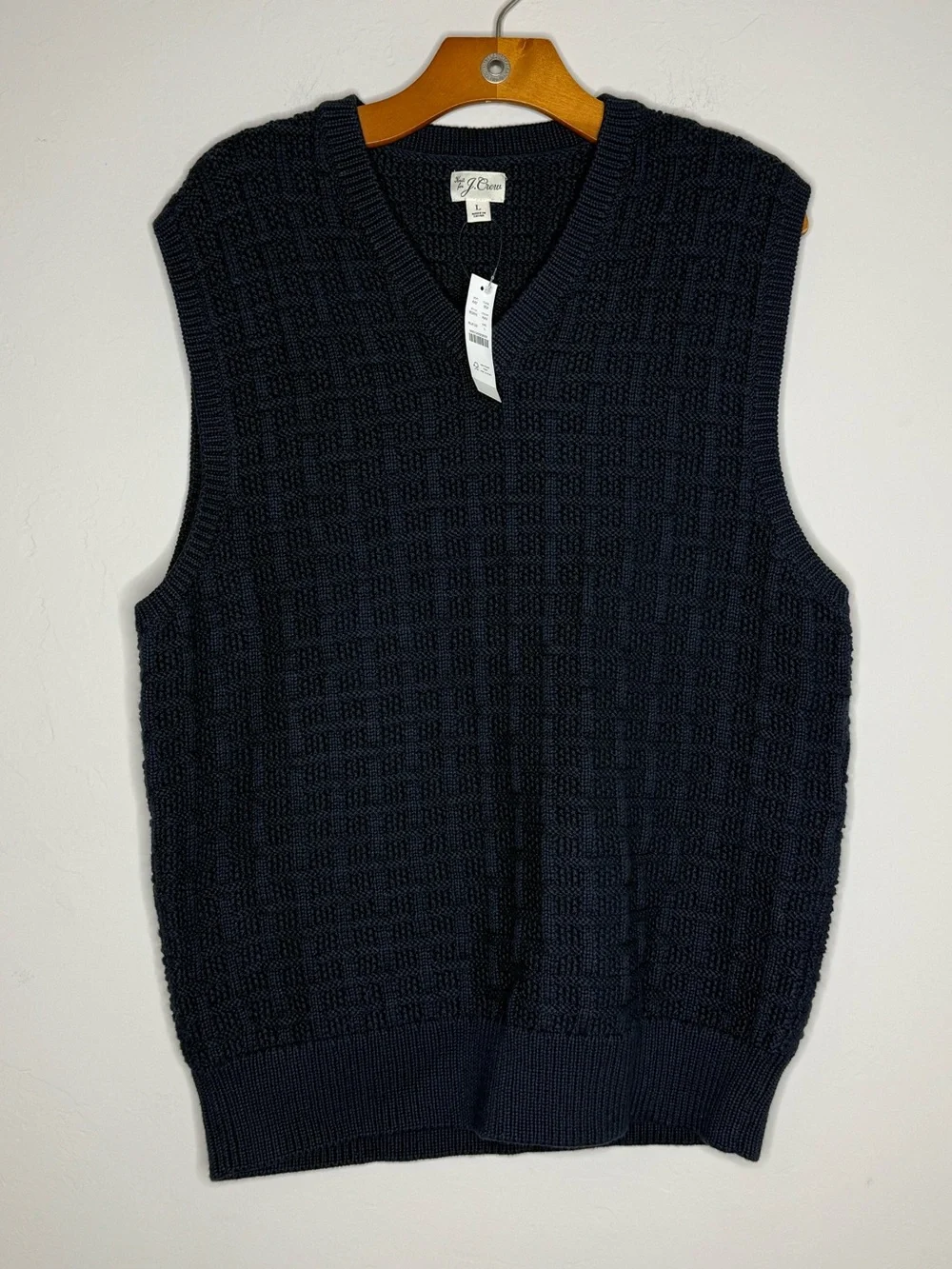 J Crew Men’s Cotton V neck sweater vest in checkered stitch Navy NWT Large